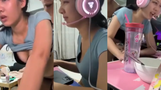หลุดนักเรียนนักศึกษาสาวแฟนหนุ่มเงี่ยนจับเย็ดคาโต๊ะคอมกำลังเล่นเกมส์