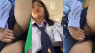 หีใหญ่เสียวกลางห้องคลิปหลุดนักเรียนสาวพาณิชย์หีใหญ่โชว์หีคาชุด